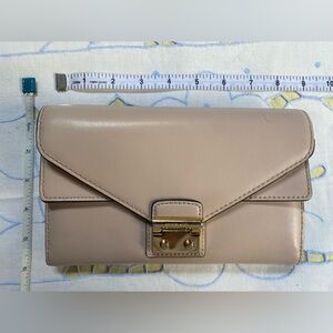 Michael Kors Blush Color Wallet